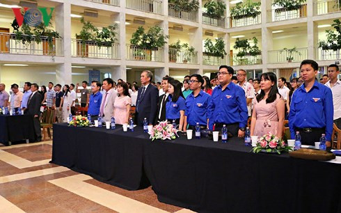 2018年泛欧越南青年大学生夏令营开营 ảnh 1