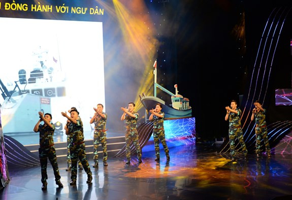 “海警与渔民同行”活动交流会在河内举行 ảnh 2 “海警与渔民同行”活动交流会在河内举行 ảnh 2