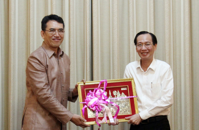 胡志明市领导会见老挝科学技术部干部代表团 ảnh 2 胡志明市领导会见老挝科学技术部干部代表团 ảnh 2