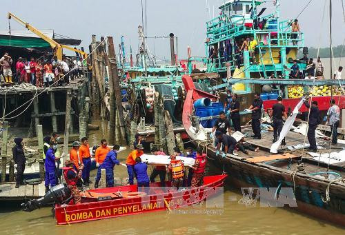 一艘前往印尼偷渡船在马来西亚海域沉没至少14人死亡 ảnh 1
