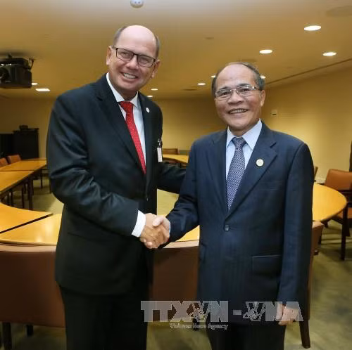 越南国会主席阮生雄会见瑞典议会议长和第69届联大主席 ảnh 1