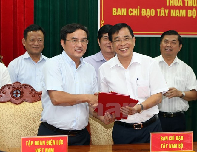 越南西南部事务指导委员会同越南电力集团签署合作协议 ảnh 1 越南西南部事务指导委员会同越南电力集团签署合作协议 ảnh 1