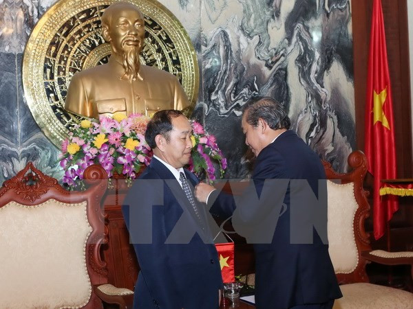 越南授予老挝和柬埔寨最高人民法院领导“为法院事业”纪念章 ảnh 1 越南授予老挝和柬埔寨最高人民法院领导“为法院事业”纪念章 ảnh 1