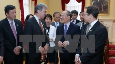 越南国会主席阮生雄探访美国马萨诸塞州旧市政厅和最高法院 ảnh 1 越南国会主席阮生雄探访美国马萨诸塞州旧市政厅和最高法院 ảnh 1