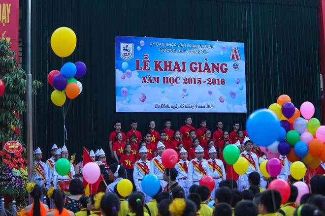 越南全国各所学校一律举行2015-2016学年开学典礼 ảnh 3 越南全国各所学校一律举行2015-2016学年开学典礼 ảnh 3