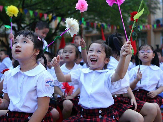 越南全国各所学校一律举行2015-2016学年开学典礼 ảnh 1 越南全国各所学校一律举行2015-2016学年开学典礼 ảnh 1