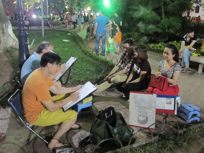 还剑湖边画素描——河内的文化美 ảnh 1 还剑湖边画素描——河内的文化美 ảnh 1