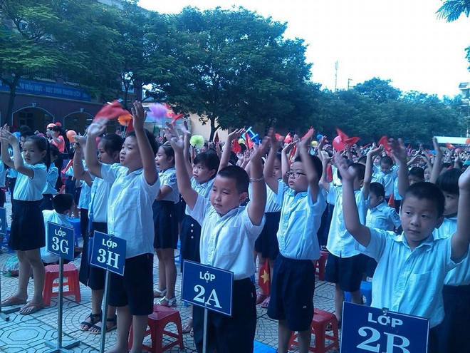 越南全国各所学校一律举行2015-2016学年开学典礼 ảnh 4 越南全国各所学校一律举行2015-2016学年开学典礼 ảnh 4