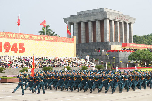 庆祝九·二国庆70周年的盛大阅兵和游行活动在巴亭广场举行 ảnh 6 庆祝九·二国庆70周年的盛大阅兵和游行活动在巴亭广场举行 ảnh 6