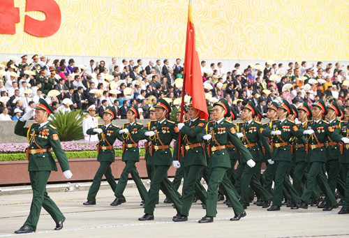 庆祝九·二国庆70周年的盛大阅兵和游行活动在巴亭广场举行 ảnh 4 庆祝九·二国庆70周年的盛大阅兵和游行活动在巴亭广场举行 ảnh 4