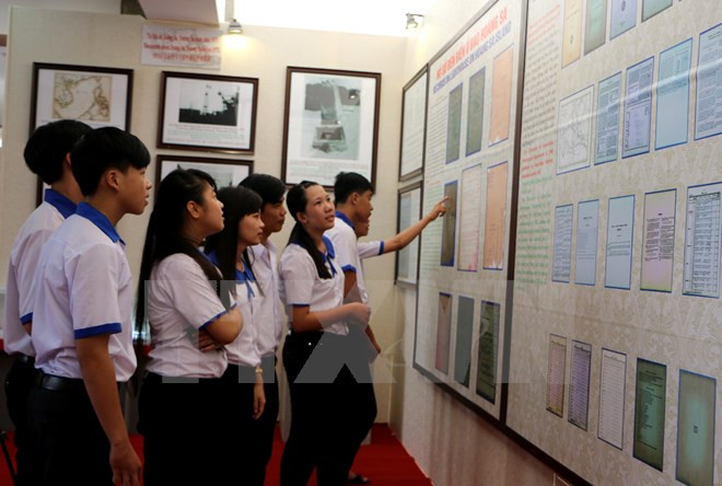 “黄沙、长沙归属越南—历史和法律证据”资料展在后江省举行 ảnh 1 “黄沙、长沙归属越南—历史和法律证据”资料展在后江省举行 ảnh 1