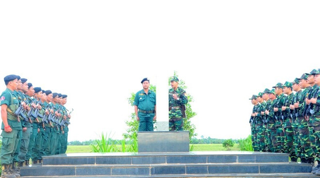 第一届越柬边境各省友好交流活动在西宁省举行 ảnh 1