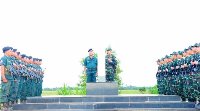 第一届越柬边境各省友好交流活动在西宁省举行 ảnh 1