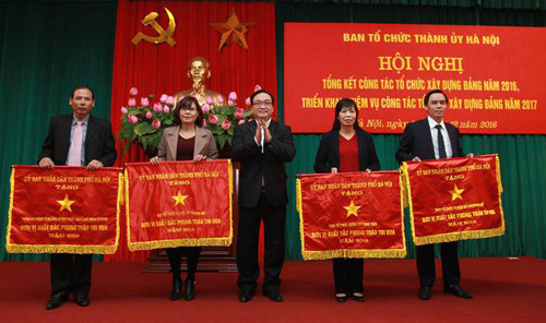 黄忠海出席2016年河内市委党组织建设工作总结暨2017年工作部署会议 ảnh 1 黄忠海出席2016年河内市委党组织建设工作总结暨2017年工作部署会议 ảnh 1