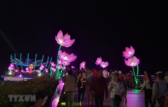 芹苴市旅游节吸引逾10万人次参观 ảnh 1 芹苴市旅游节吸引逾10万人次参观 ảnh 1