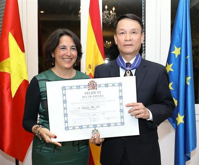 越通社社长阮德利荣获西班牙国王民事勋章 ảnh 1 越通社社长阮德利荣获西班牙国王民事勋章 ảnh 1