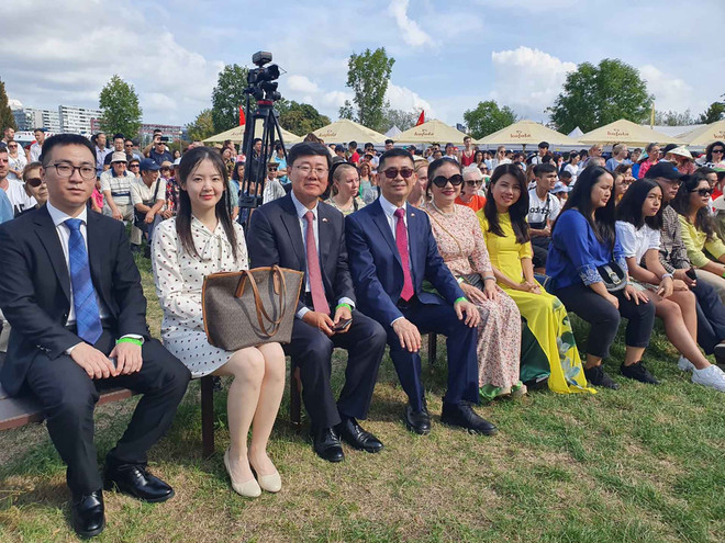 斯洛伐克政府准备正式承认越南人社群为斯洛伐克第14个少数民族 ảnh 2 斯洛伐克政府准备正式承认越南人社群为斯洛伐克第14个少数民族 ảnh 2