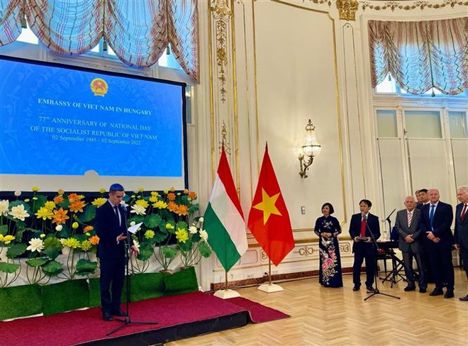 越南国庆77周年:老挝驻俄罗斯大使馆对越南大使馆表示祝贺 匈牙利外交与对外经济部副部长高度评价匈越关系 ảnh 2 越南国庆77周年:老挝驻俄罗斯大使馆对越南大使馆表示祝贺 匈牙利外交与对外经济部副部长高度评价匈越关系 ảnh 2