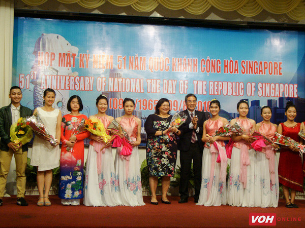 新加坡国庆51周年纪念典礼在胡志明市举行 ảnh 1 新加坡国庆51周年纪念典礼在胡志明市举行 ảnh 1