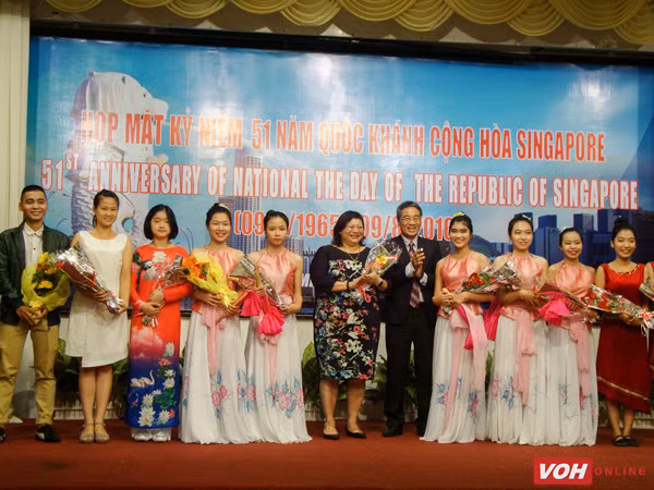 新加坡国庆51周年纪念典礼在胡志明市举行 ảnh 1 新加坡国庆51周年纪念典礼在胡志明市举行 ảnh 1