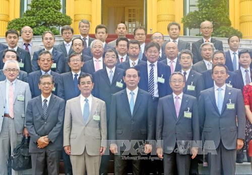 越南国家主席陈大光会见日越经济委员会代表团 ảnh 1 越南国家主席陈大光会见日越经济委员会代表团 ảnh 1