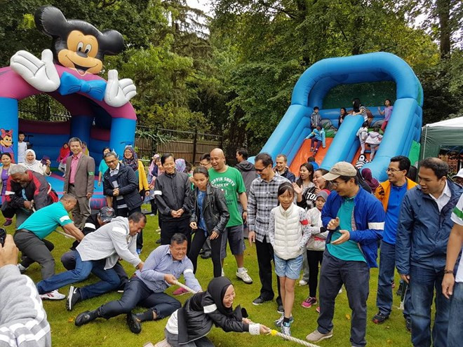 东盟文化交流活动在欧洲举行 ảnh 1