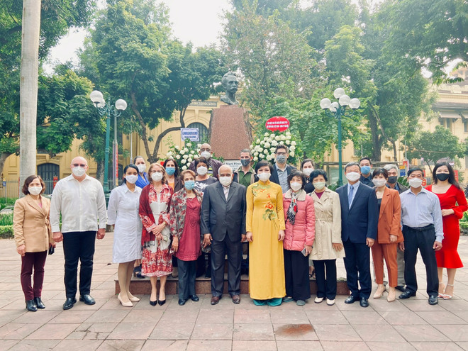  古巴民族英雄何塞·马蒂诞辰169周年纪念活动在河内市举行 ảnh 2