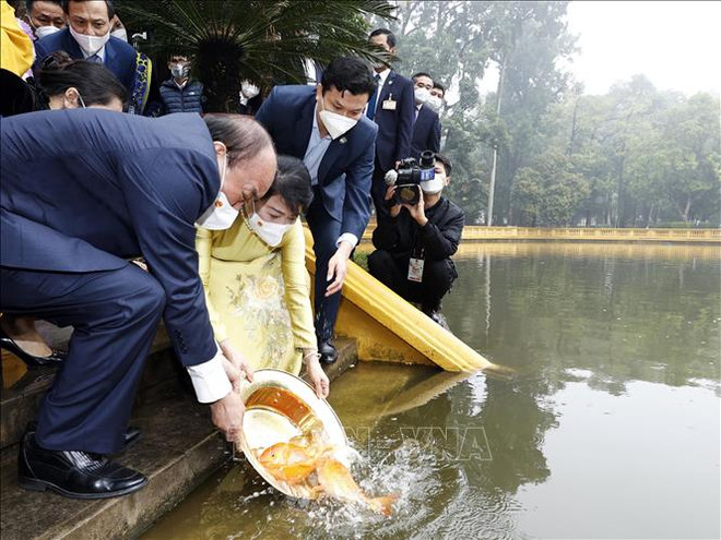 越南国家主席阮春福出席“2022年家乡之春”文艺交流晚会 ảnh 4 越南国家主席阮春福出席“2022年家乡之春”文艺交流晚会 ảnh 4