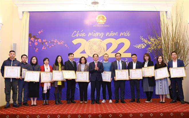 裴青山外长在春节即将到来之际会见媒体记者 共话对外新闻宣传工作 ảnh 1 裴青山外长在春节即将到来之际会见媒体记者 共话对外新闻宣传工作 ảnh 1