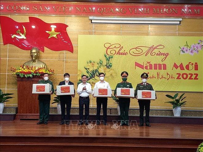 中央检查委员会主任和经济部部长开展春节走访慰问活动 ảnh 1 中央检查委员会主任和经济部部长开展春节走访慰问活动 ảnh 1