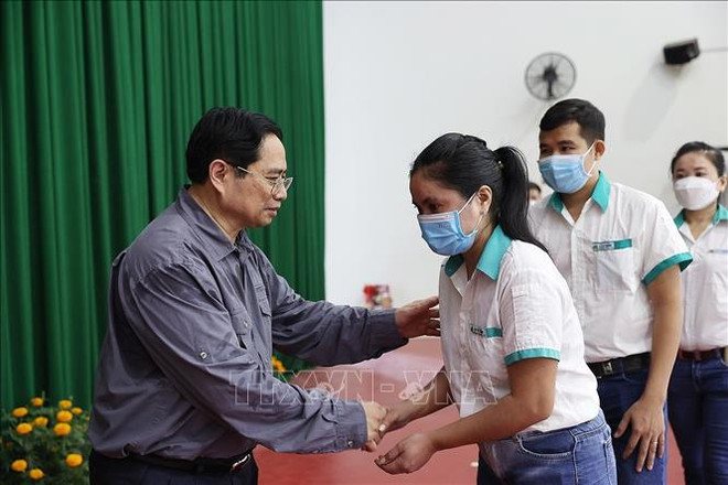 越南政府总理范明政莅临永隆省慰问拜年 ảnh 1 越南政府总理范明政莅临永隆省慰问拜年 ảnh 1