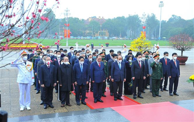 越南党和国家领导人拜谒胡志明主席陵墓 ảnh 1 越南党和国家领导人拜谒胡志明主席陵墓 ảnh 1
