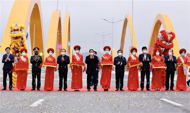 越南政府总理范明政出席广宁省重点交通项目竣工仪式 ảnh 1 越南政府总理范明政出席广宁省重点交通项目竣工仪式 ảnh 1