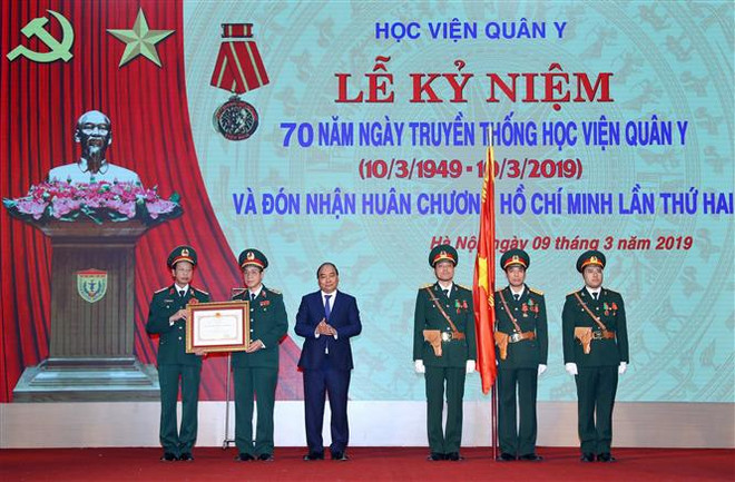 阮春福总理:军医学院应尽快达到国家重点院校标准 ảnh 2 阮春福总理:军医学院应尽快达到国家重点院校标准 ảnh 2