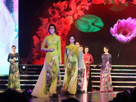 第6次胡志明市奥黛节向游客推广传统文化价值和旅游形象 ảnh 1 第6次胡志明市奥黛节向游客推广传统文化价值和旅游形象 ảnh 1