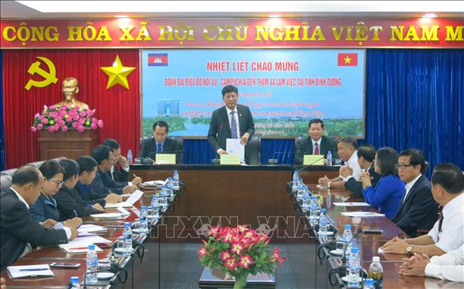 越柬分享展开集中行政服务中心模式的经验 ảnh 1 越柬分享展开集中行政服务中心模式的经验 ảnh 1