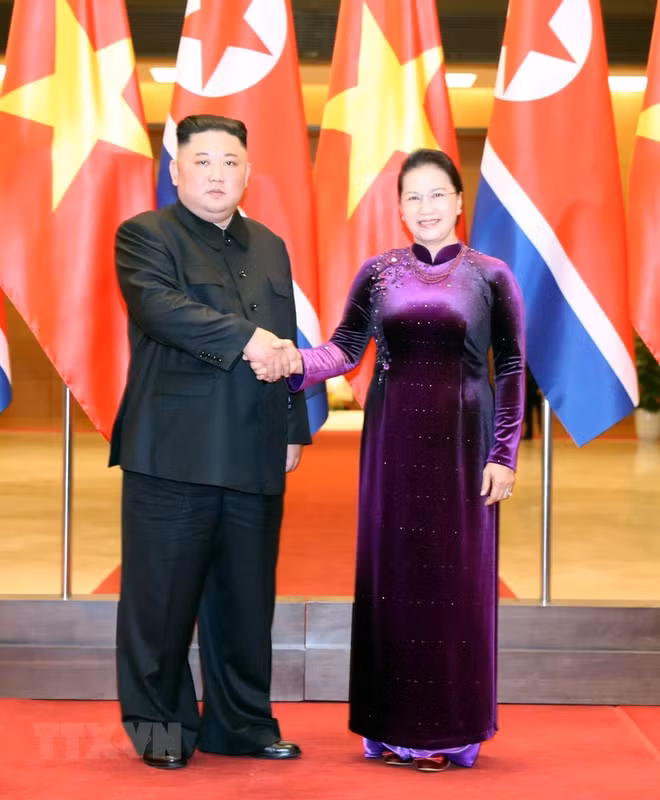 越南国会主席阮氏金银会见朝鲜最高领导人金正恩 ảnh 1