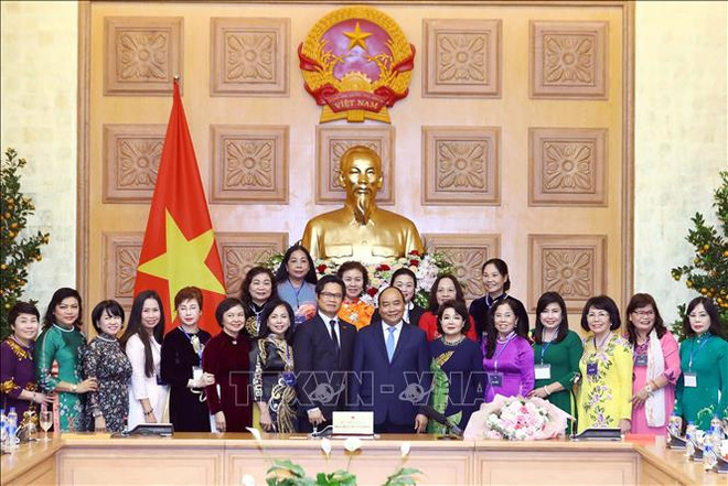 越南政府总理阮春福会见越南女企业家代表 ảnh 2