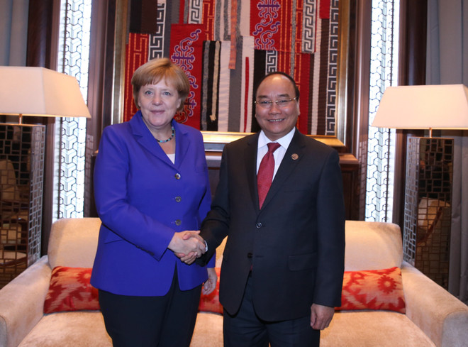 越南政府总理阮春福会见出席第十一届亚欧首脑会议的各国领导人 ảnh 5 越南政府总理阮春福会见出席第十一届亚欧首脑会议的各国领导人 ảnh 5