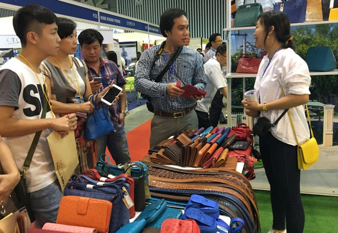 500多家企业参加2016年越南国际鞋类与皮革制成品展览会 ảnh 1 500多家企业参加2016年越南国际鞋类与皮革制成品展览会 ảnh 1