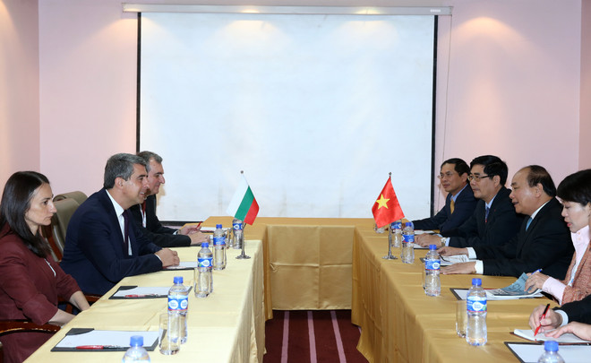 越南政府总理阮春福会见中国总理和保加利亚总统 ảnh 4 越南政府总理阮春福会见中国总理和保加利亚总统 ảnh 4