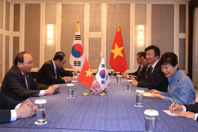 越南政府总理阮春福会见出席第十一届亚欧首脑会议的各国领导人 ảnh 4 越南政府总理阮春福会见出席第十一届亚欧首脑会议的各国领导人 ảnh 4