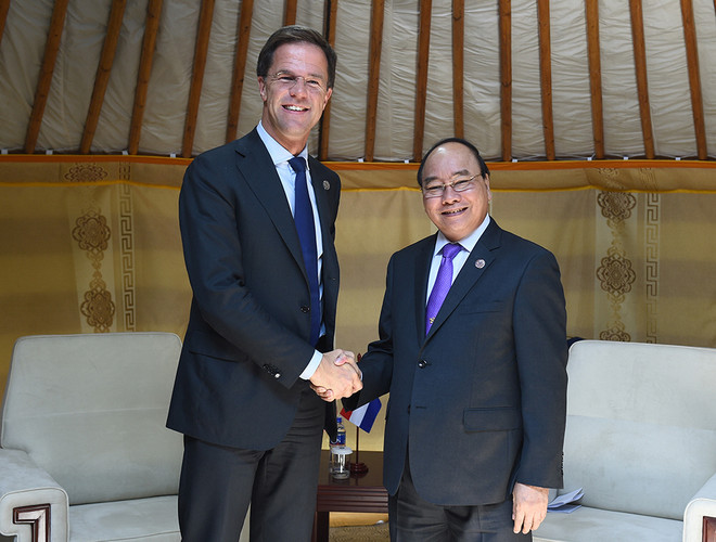 越南政府总理阮春福会见出席第十一届亚欧首脑会议的各国领导人 ảnh 8 越南政府总理阮春福会见出席第十一届亚欧首脑会议的各国领导人 ảnh 8