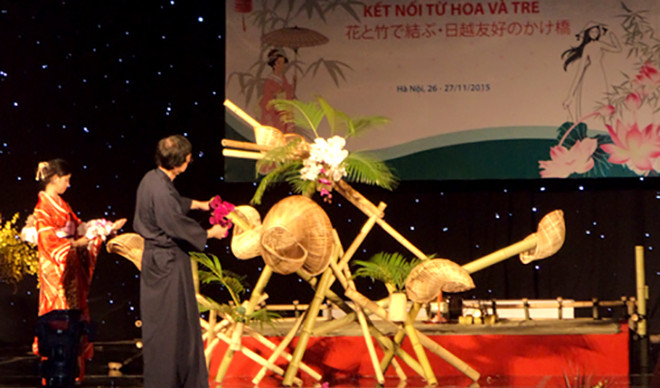 利用日常用品制作奇特乐器 ảnh 1 利用日常用品制作奇特乐器 ảnh 1