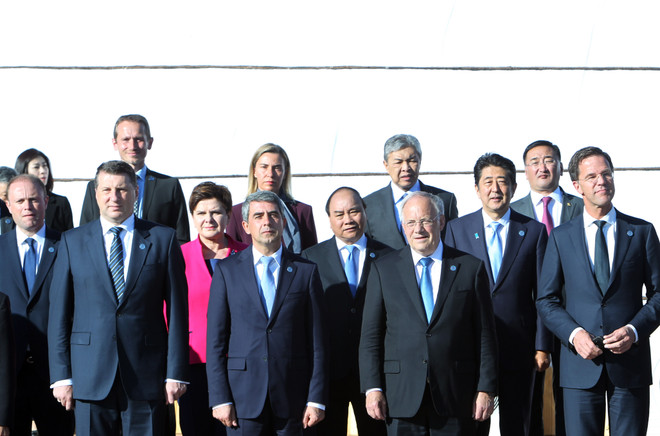 越南政府总理阮春福会见出席第十一届亚欧首脑会议的各国领导人 ảnh 1 越南政府总理阮春福会见出席第十一届亚欧首脑会议的各国领导人 ảnh 1