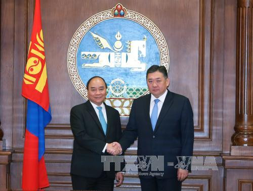 越南政府总理阮春福会见蒙古国国家大呼拉尔主席恩赫包勒德 ảnh 1 越南政府总理阮春福会见蒙古国国家大呼拉尔主席恩赫包勒德 ảnh 1