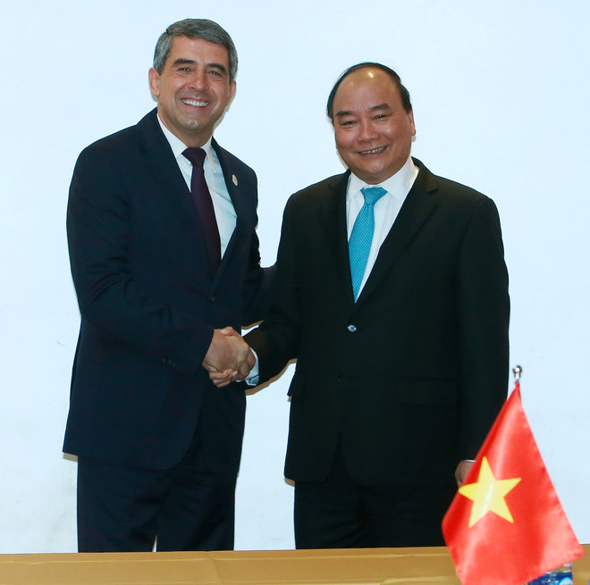 越南政府总理阮春福会见中国总理和保加利亚总统 ảnh 3 越南政府总理阮春福会见中国总理和保加利亚总统 ảnh 3