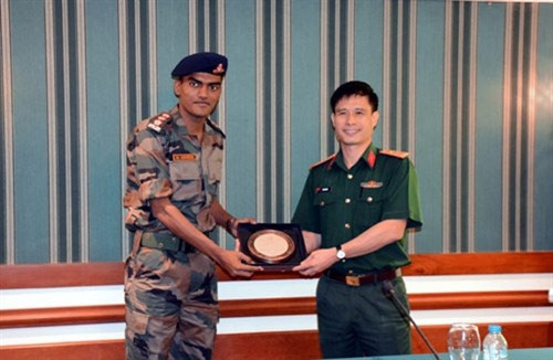 印度年轻军官代表团在越南举行系列交流活动 ảnh 3 印度年轻军官代表团在越南举行系列交流活动 ảnh 3