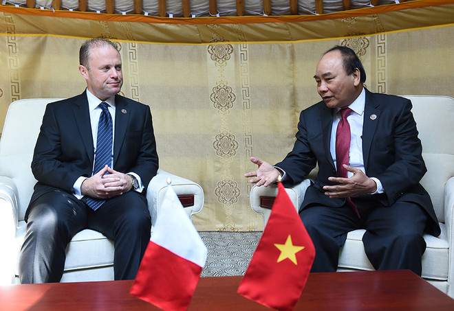 越南政府总理阮春福会见出席第十一届亚欧首脑会议的各国领导人 ảnh 6 越南政府总理阮春福会见出席第十一届亚欧首脑会议的各国领导人 ảnh 6