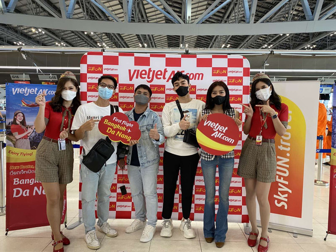 越捷岘港与泰国间第一条国际航线复航 将数百名乘客从曼谷送往岘港 ảnh 2 越捷岘港与泰国间第一条国际航线复航 将数百名乘客从曼谷送往岘港 ảnh 2